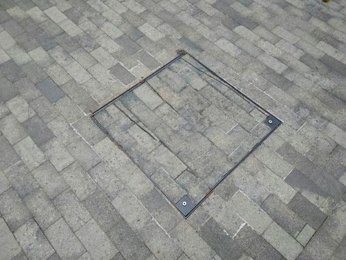 Люк под брусчатку Брус Ли Стальной Люк под брусчатку Брус Ли Стальной